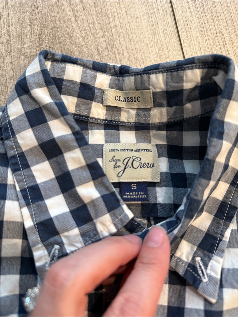 J. Crew Men’s Navy and White Gingham Short sleeve Button-Down Shirt small - Picture 2 of 4